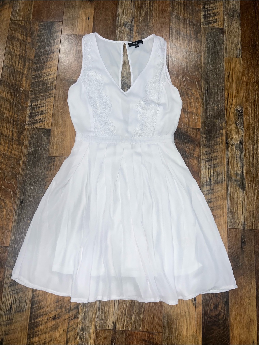 Very J White V-Neck Lace Bodice Pleated Dress
